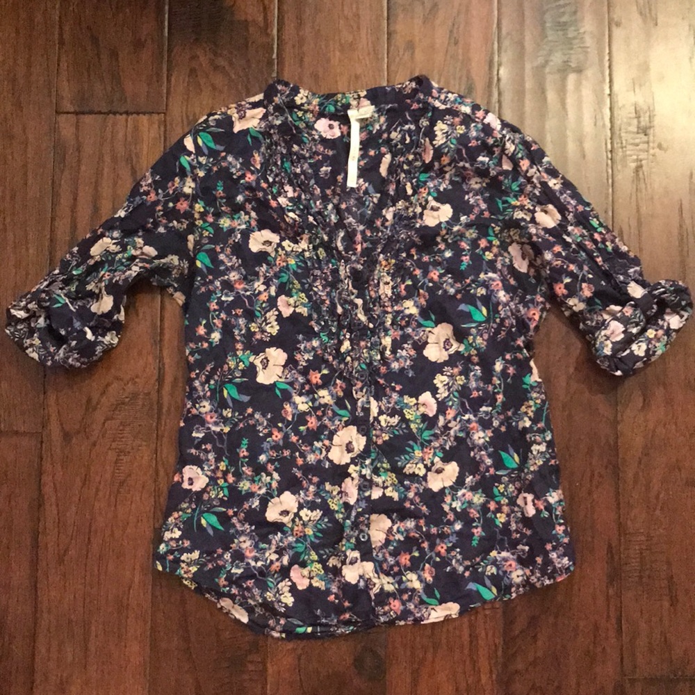 LC button down blouse - Picture 2 of 4
